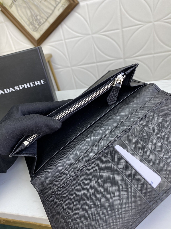 プラダ財布コピー全体デザイン